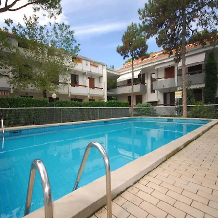 Villa Relaxing With Fenced Garden