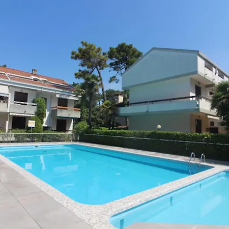 Villa Relaxing With Fenced Garden Lignano Sabbiadoro