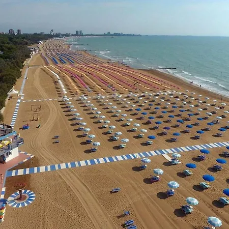 Relaxing With Fenced Garden Lignano Sabbiadoro