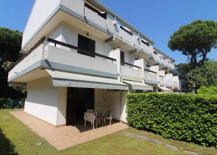 Villa Relaxing With Fenced Garden